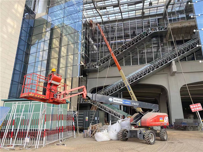 雄安高铁站里面的一抹蓝！五大联赛在线平台助力国家重大项目建设-2.jpg